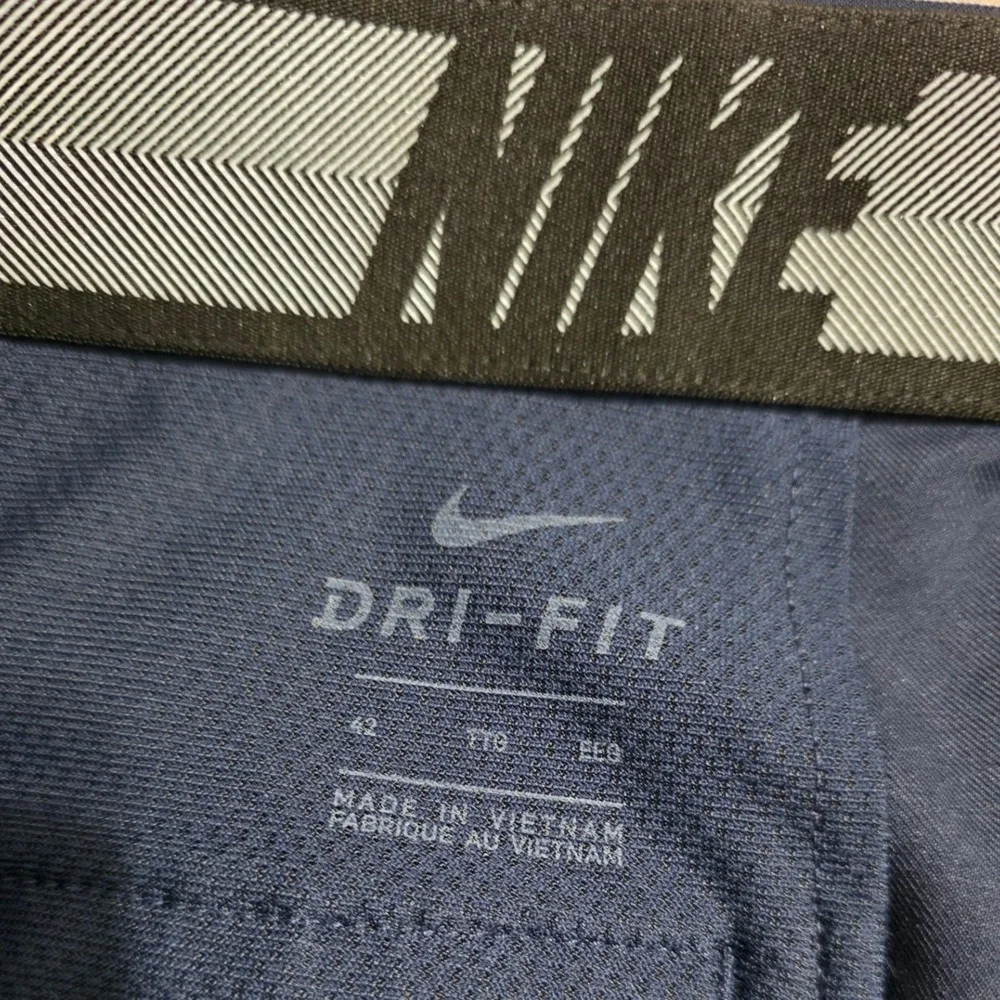 Nike Golf Shorts Mens 42/10 Navy Blue Dri-FIT Flat Front Performance Comfortable